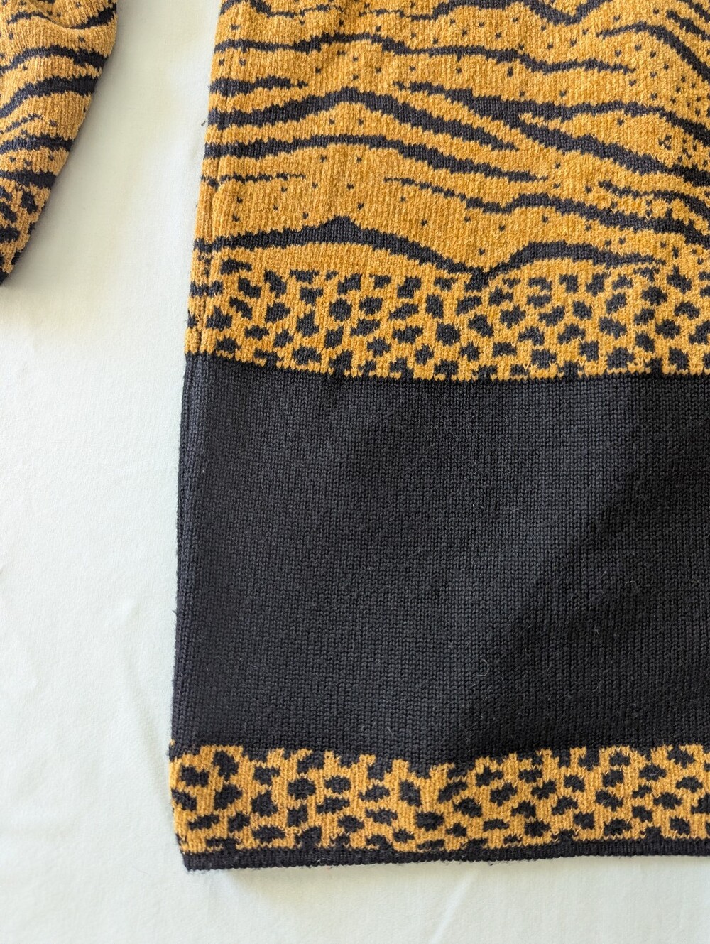 Vintage 90s Tiger Print Long Cardigan With Embroidered Tigers - Picture 12 of 13